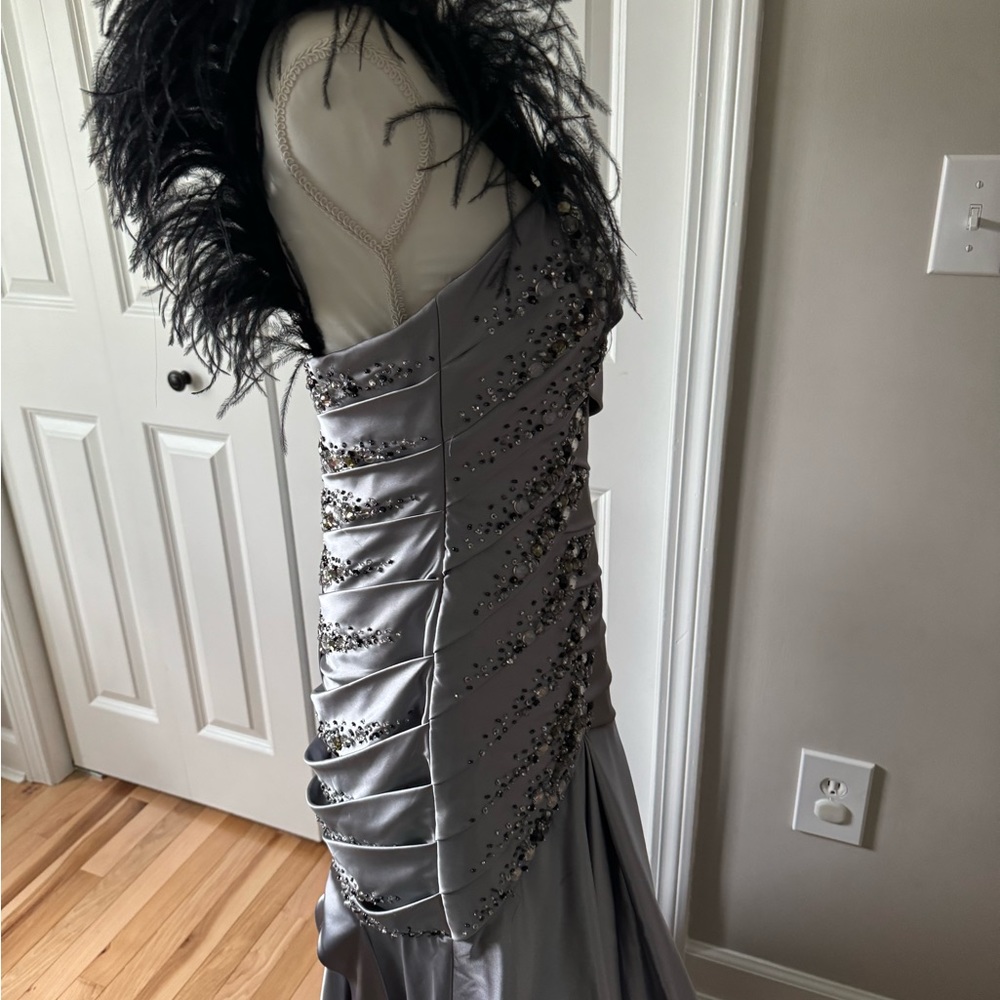Never Worn!! Beautiful prom gown with stunning beading and feather shoulder - Picture 5 of 6